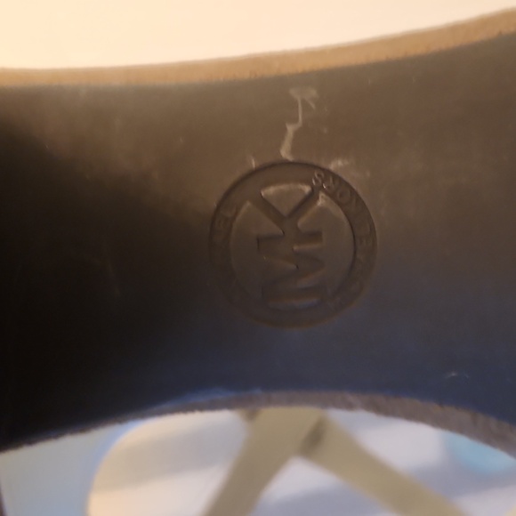 Michael Kors Olive Green Heeled Sandals. - Picture 7 of 8